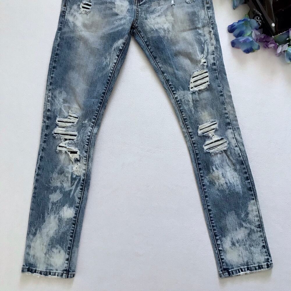 Preme NWOT Rip and Repair Light Wash Skinny Jeans Men 32 - Picture 4 of 9